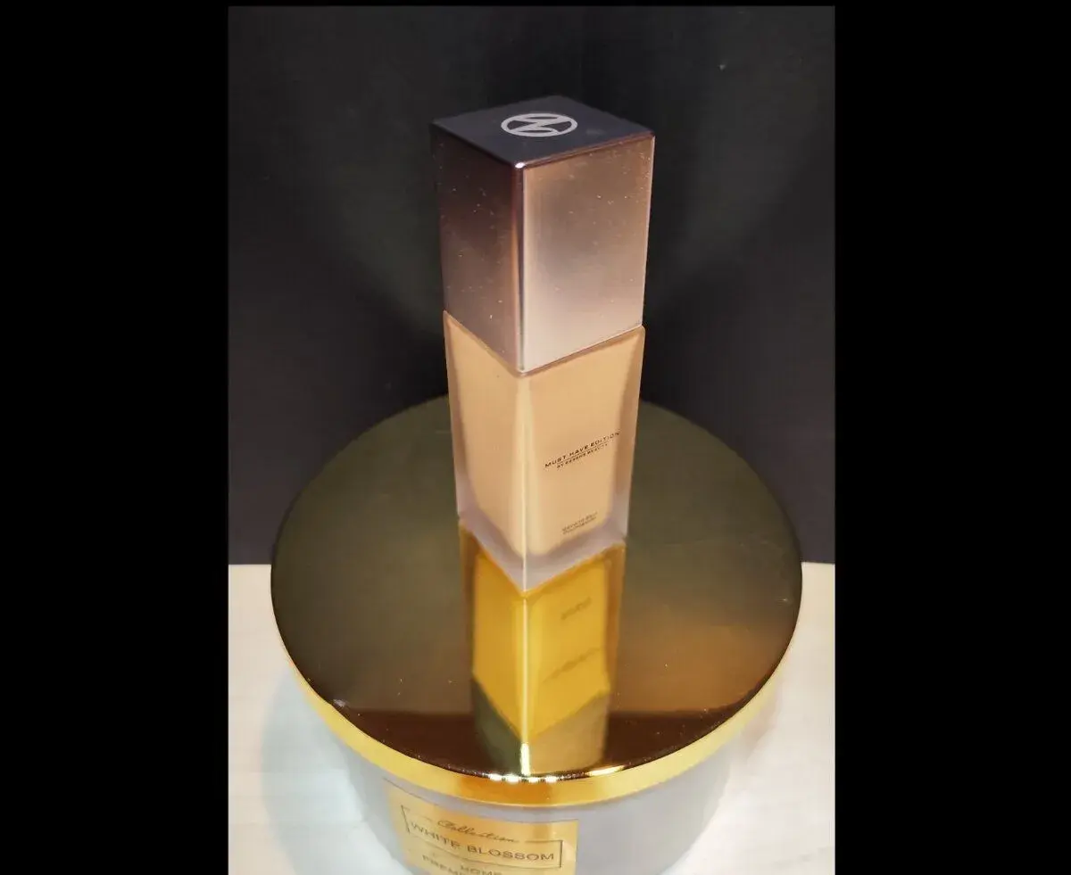 Essens Second Skin make-up