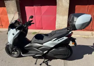 YAMAHA XMAX 300 Tech Max+ BNC2