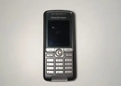 Sony Ericsson K320i – částečně funkční – na opravu nebo do s