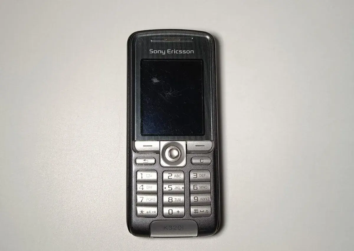 Sony Ericsson K320i – částečně funkční – na opravu nebo do s