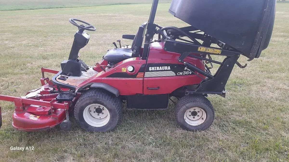 Zahradni traktor