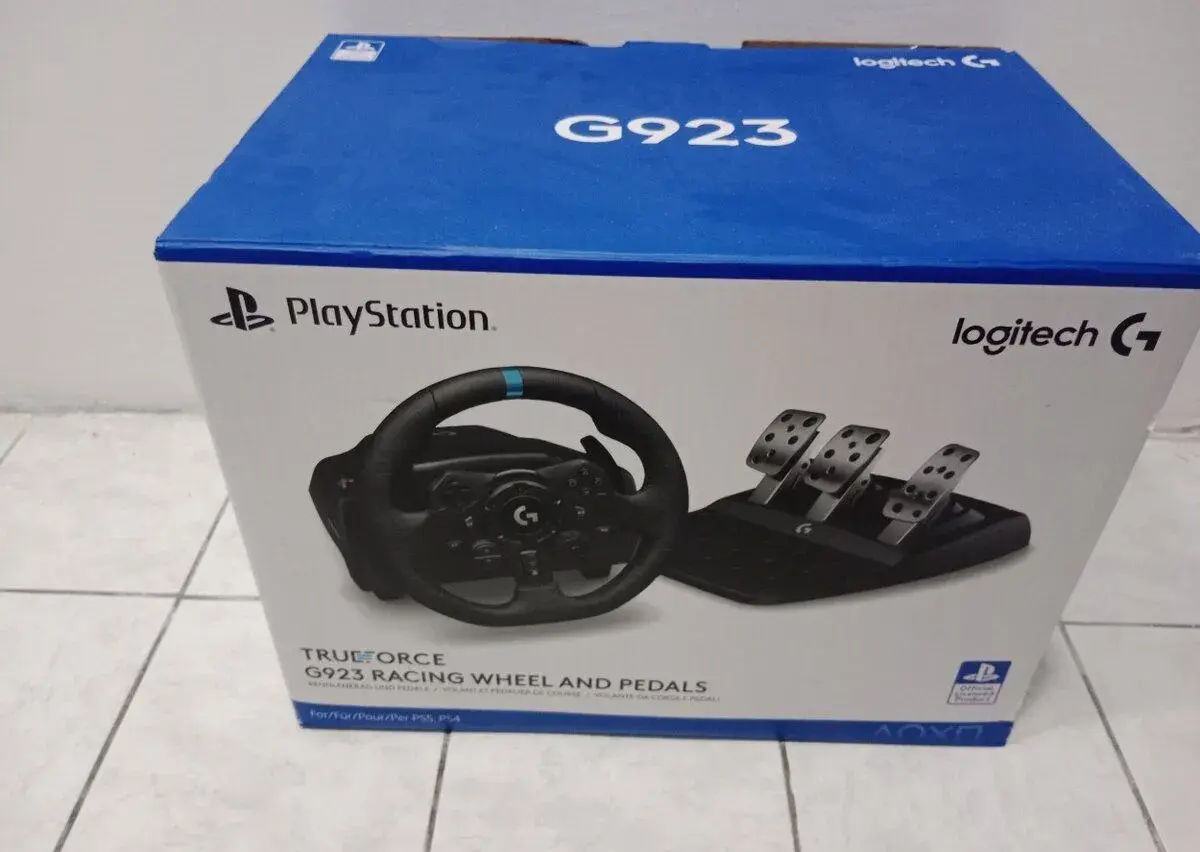 Herní volant Logitech G923