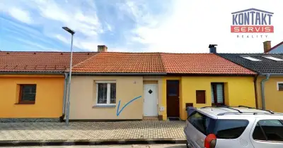 Pronájem rodinného domu 2+kk 32 m², zahrada 90 m² Lišov