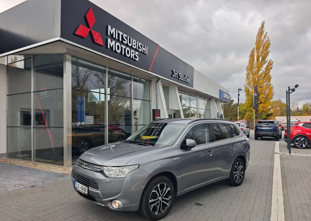 Outlander 4WD INTENSE+ 2.0 Plug-in HYBRID 149kW