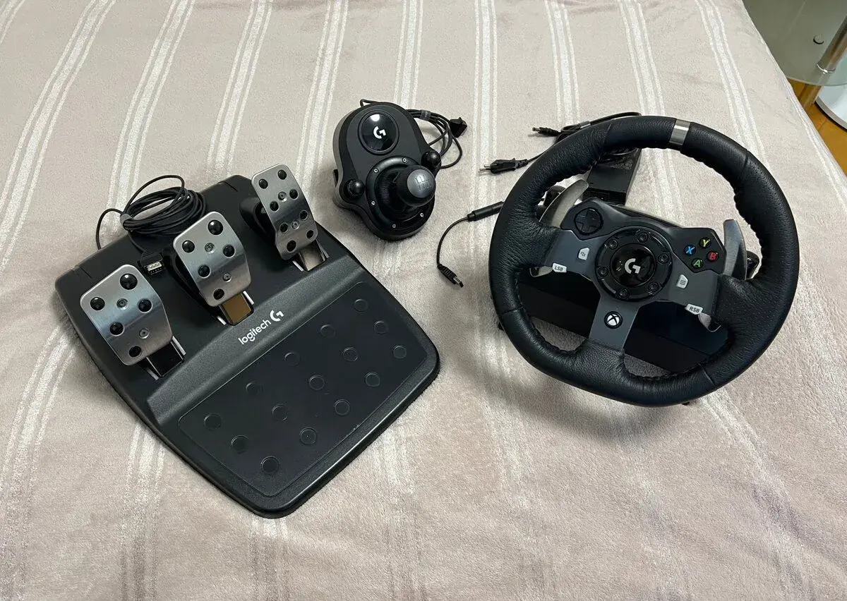 Volant Logitech G920 + řadicí páka