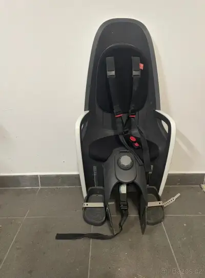 Dětská sedačka na kolo - montáž na nosič
