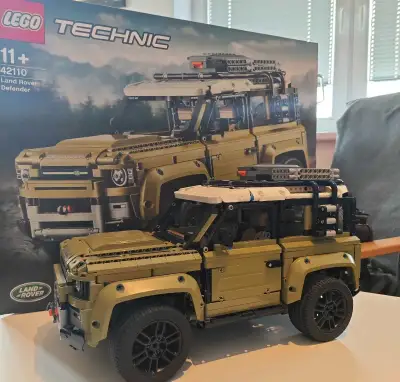 LEGO Technic 42110 - Land Rover Defender