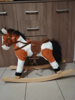 Houpací koník se zvukovými efekty zn. Milly Mally