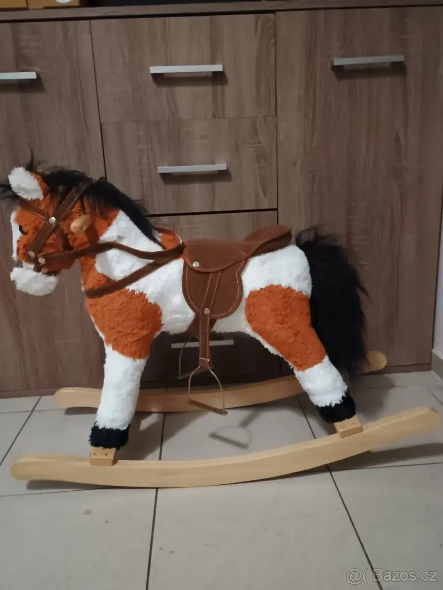 Houpací koník se zvukovými efekty zn. Milly Mally