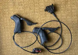 Páky Shimano R785 di2 + třmeny ultegra r8000