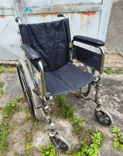 Invalidní skládací vozík