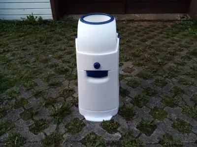 Bezzápachový odpadkový koš na pleny
