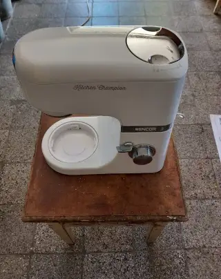 Kuchyňský robot Sencor STM6350WH motorová jednotka