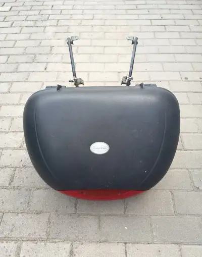 Kufr, box s plotnou a držákem