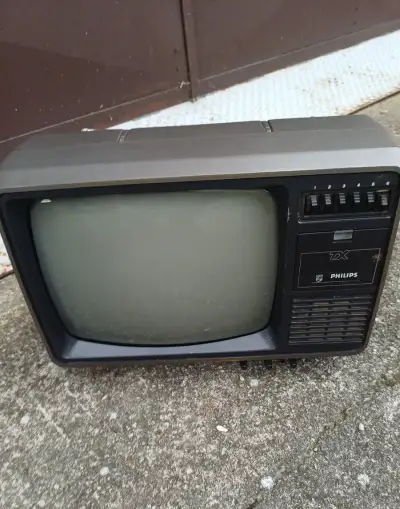 2x tv.2x magnetofon a 1 x zesilovač.