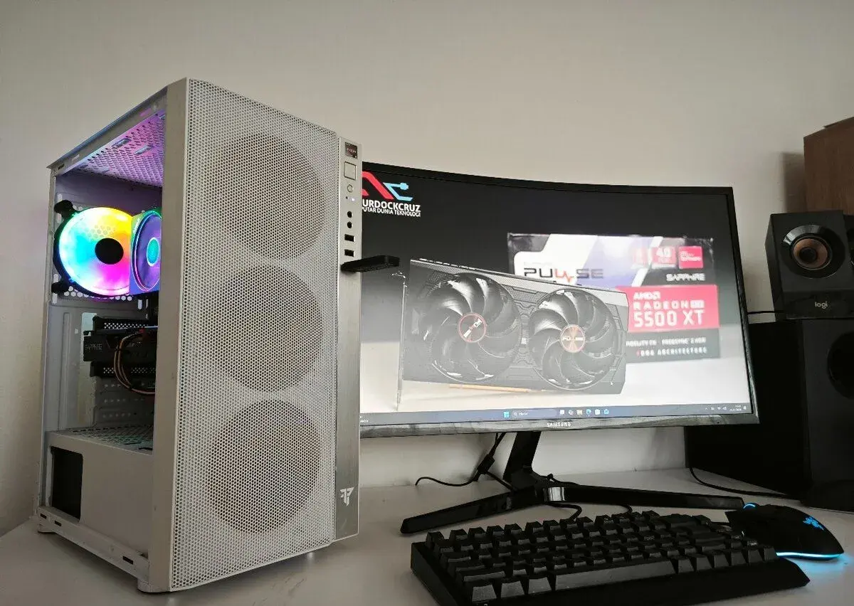 HERNÍ PC RYZEN 5 3600 RX 5500XT 8GB + PROHNUTÝ 27 MONITOR