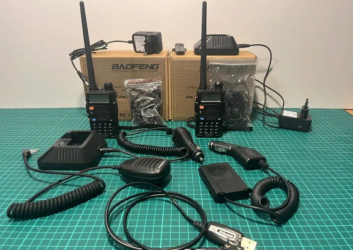 2 x Baofeng UV-5R s příslušenstvím