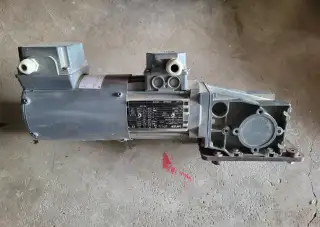 Elektromotor s převodovkou Lenze