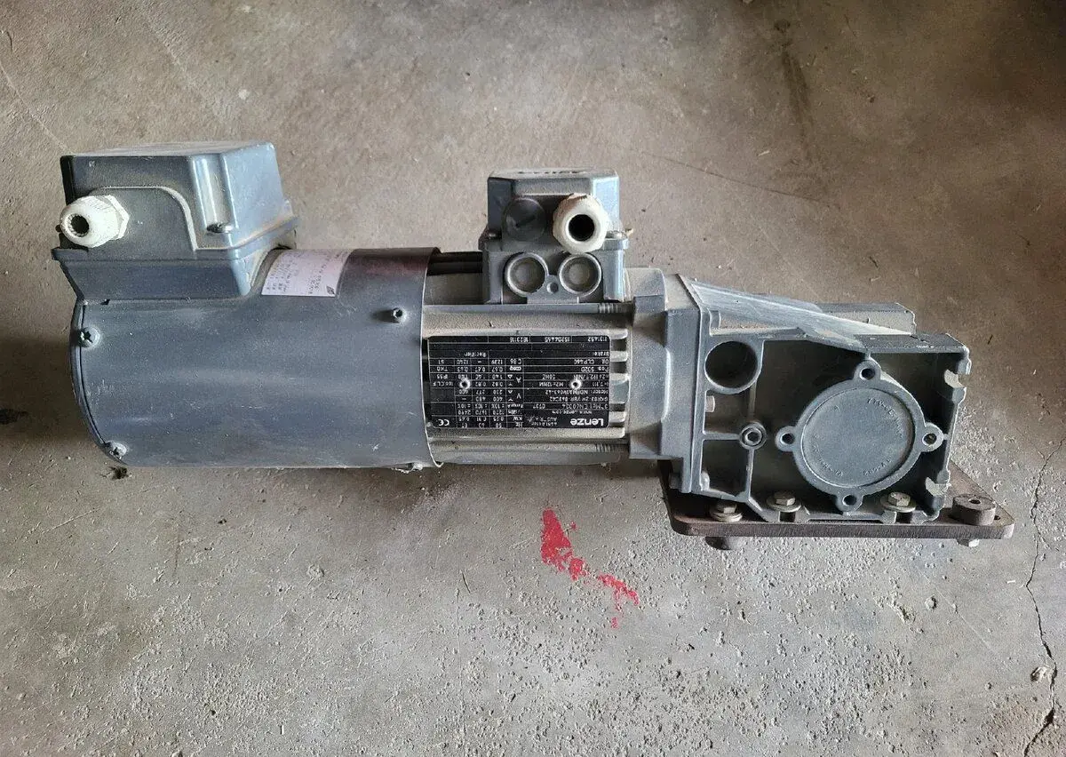 Elektromotor s převodovkou Lenze