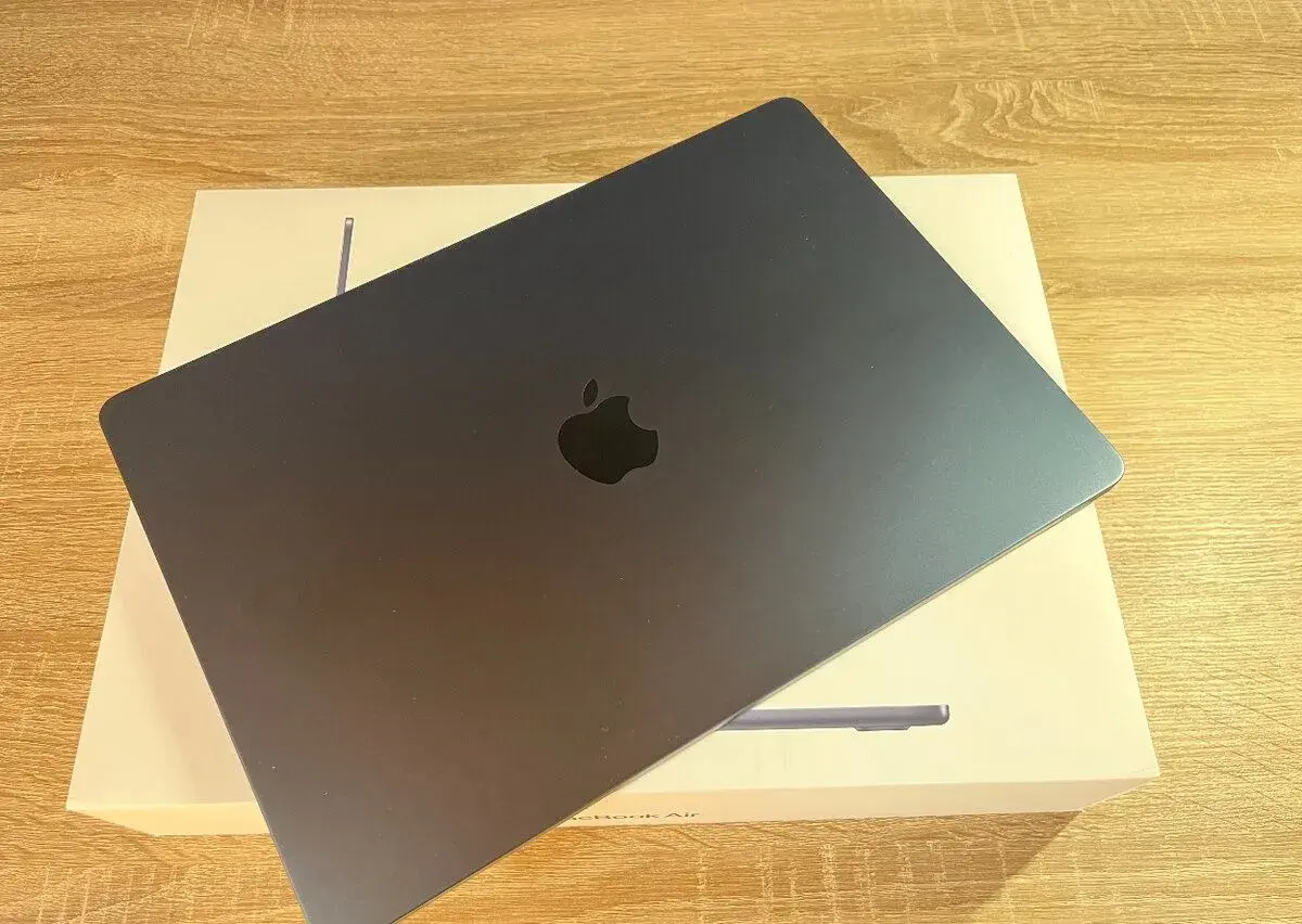 Apple Macbook Air 15" M4 / 10x GPU / 16 GB / 512 GB CZ