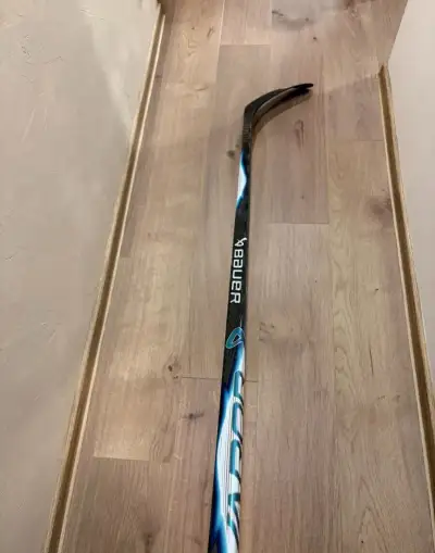 Nová hokejka Bauer Flylite Flex 65/ P28 levá, INT