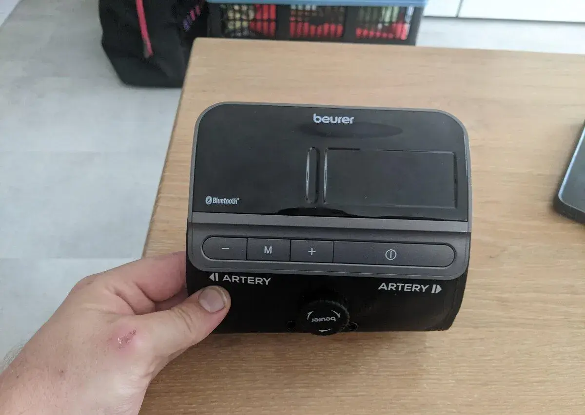 Tlakoměr Beurer BM81, pažní, bluetooth