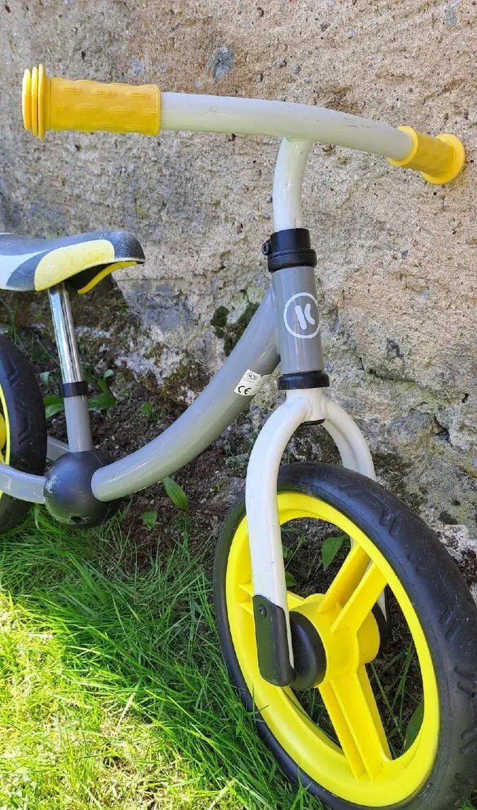 Dětské odrážedlo Kinder Kraft i jiné hračky