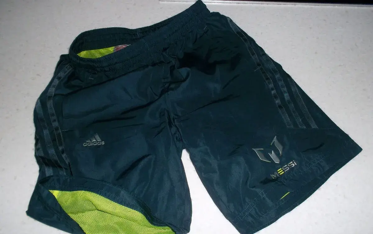 Adidas-Super kraťase Messi, vel. 152-158 (12-13 let).