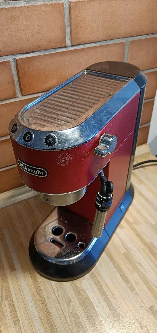 Kávovar De'Longhi Dedica EC 685.R