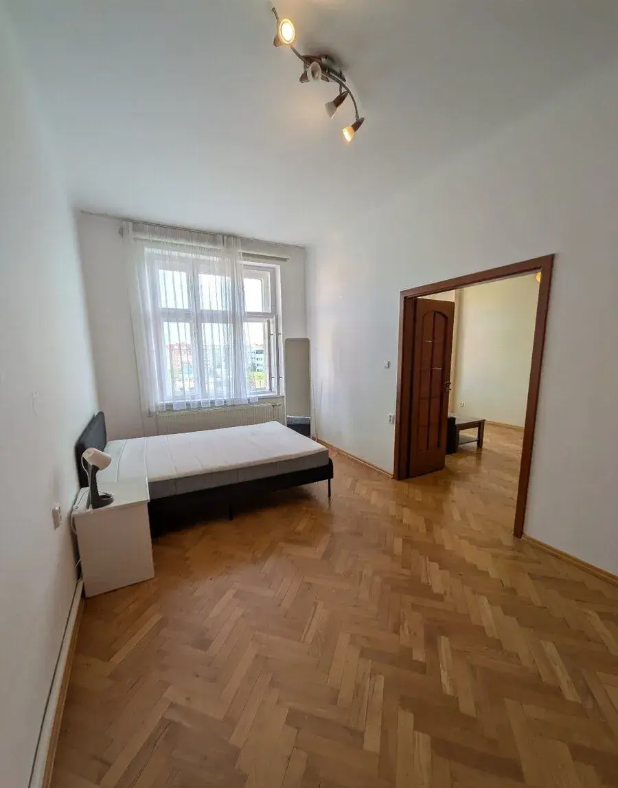 PRONÁJEM DVOU POKOJŮ (20 + 16 m²)