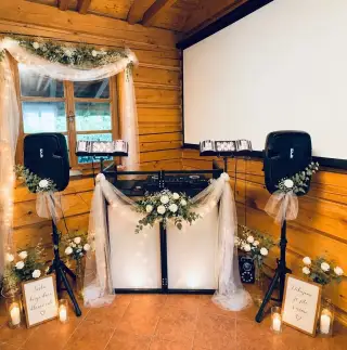 DJ – HUDBA NA SVATBY, OSLAVY A FIREMNÍ