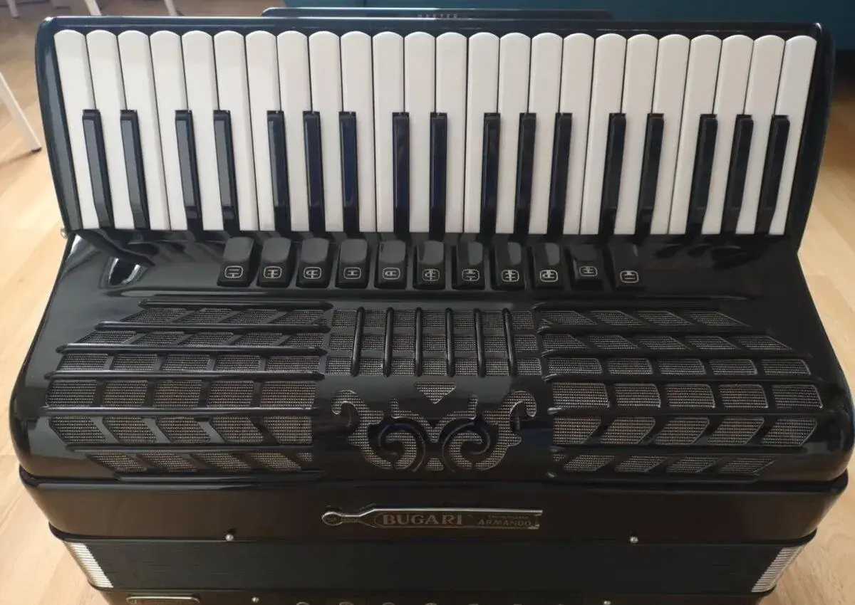 Akordeon - harmonika - Bugari Armando