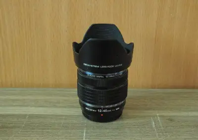 OM Systém objektiv 12-45 f/4 PRO záruka do 1/2032