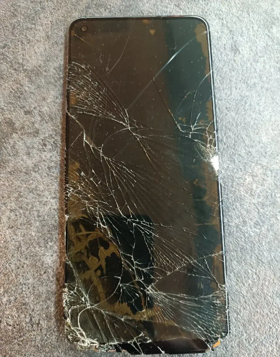 Poškozený Realme 8i