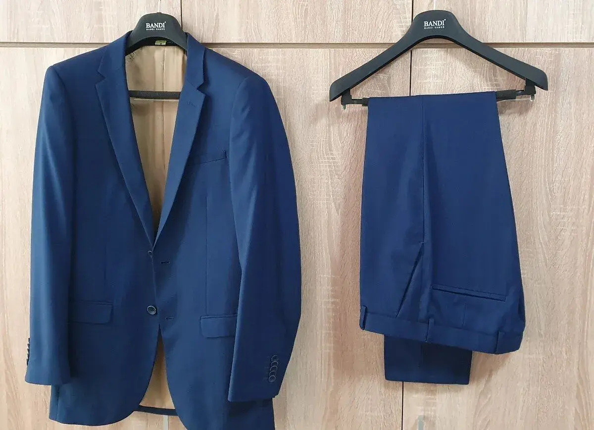 Pánský oblek Bandi 46/188 slim fit, nenošený, do tanečních
