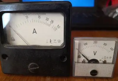 Dobové elektro CCCP SSSR do sbírky, Tesla, voltmetr, Ampér