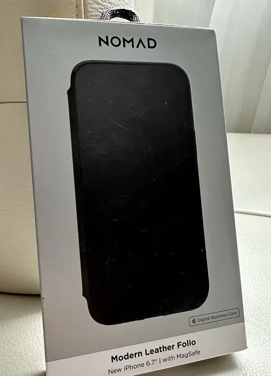 Nomad kožené pouzdro pro iPhone13ProMax s dig. vizitkou