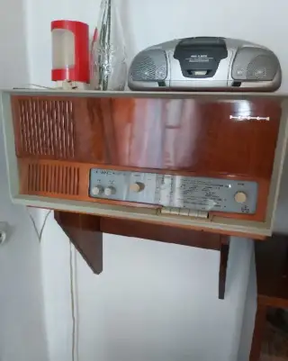 retro gramofon s rádiem