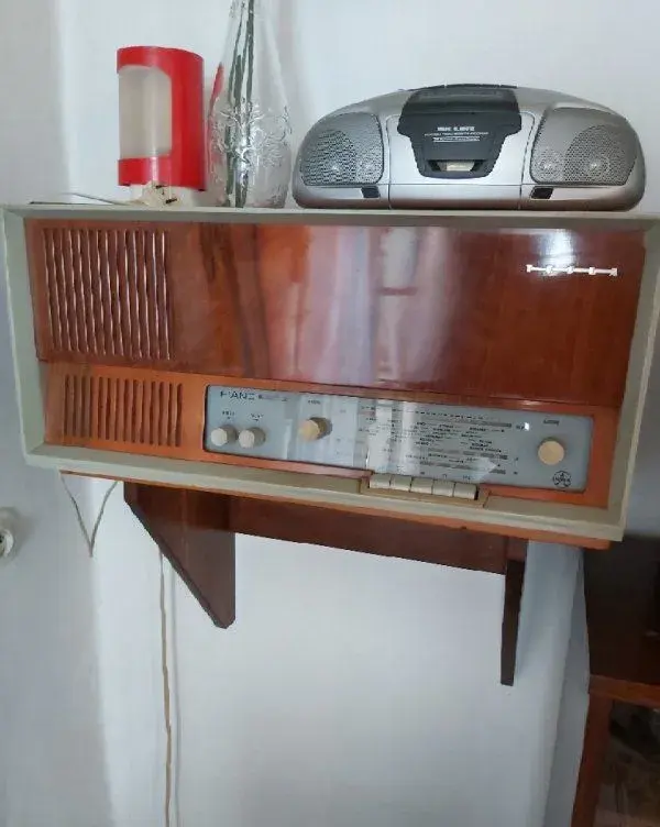 retro gramofon s rádiem