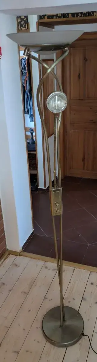 Stojací lampa
