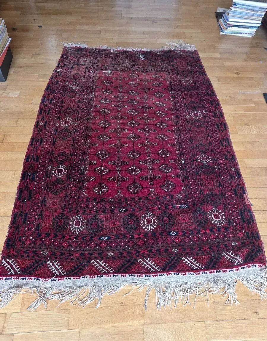 Orientalni koberec červený