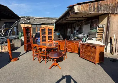 Set kvalitního dřevěného nábytku