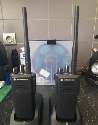 2× Motorola DP4401 VHF DMR + 2× nabíječka – EP / RAS