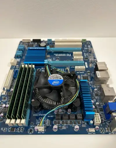 Gigabyte GA-Z77-D3H + Intel i5-3570K + 32 GB DDR3