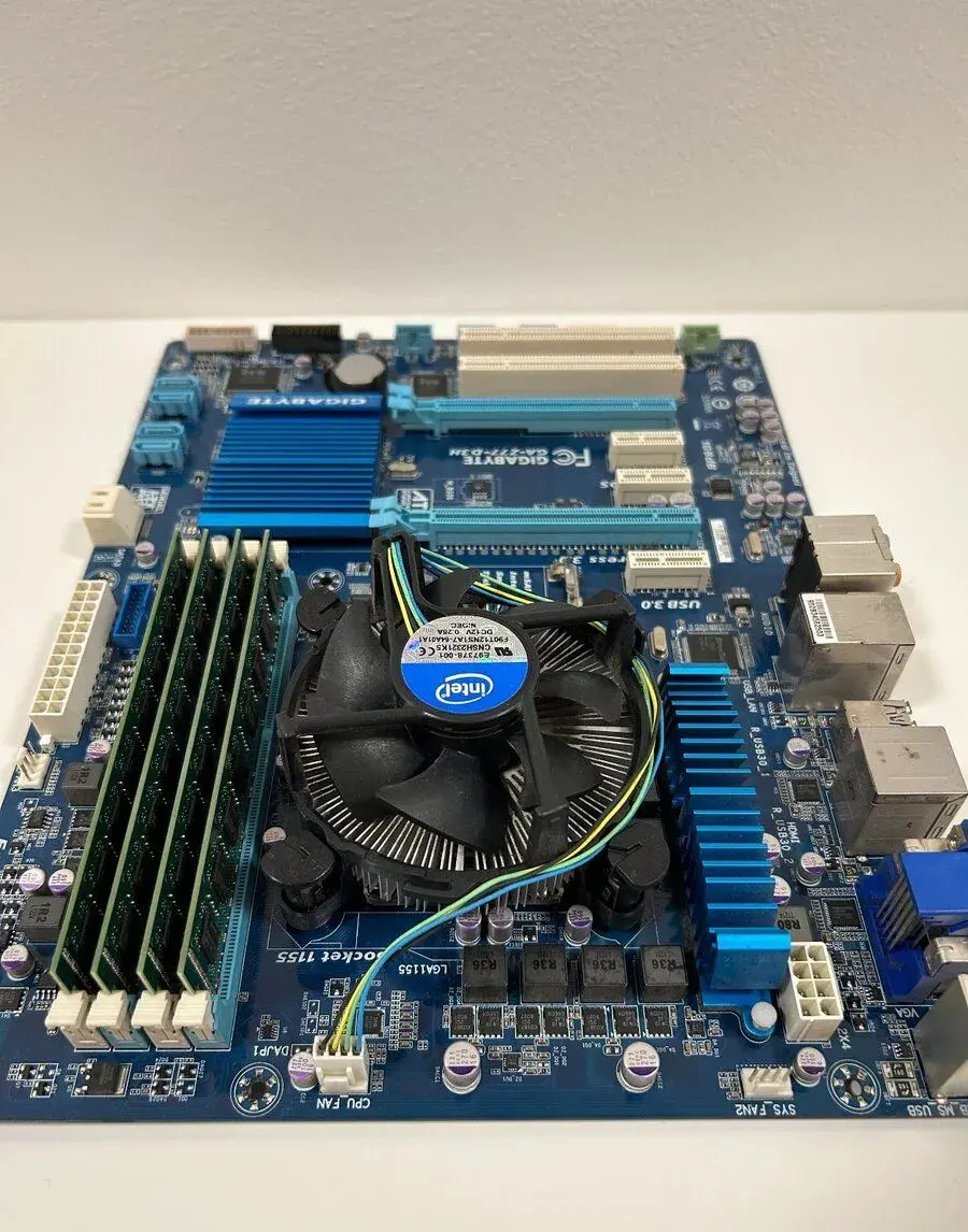Gigabyte GA-Z77-D3H + Intel i5-3570K + 32 GB DDR3
