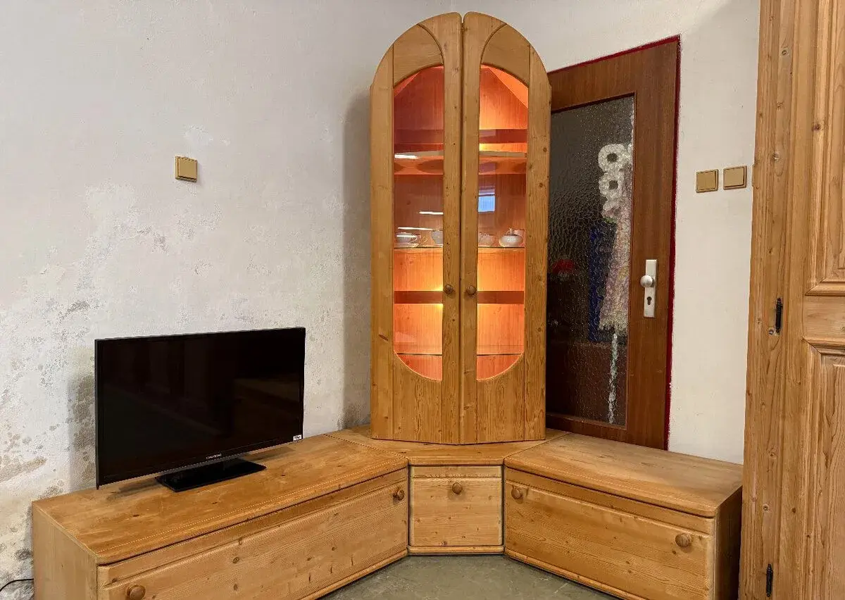 čtyřdílná borovicová rohová sestava