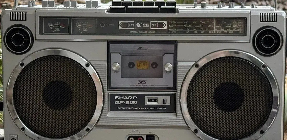 Sharp GF-9191 Stereo Radio Kazetový Přehrávač