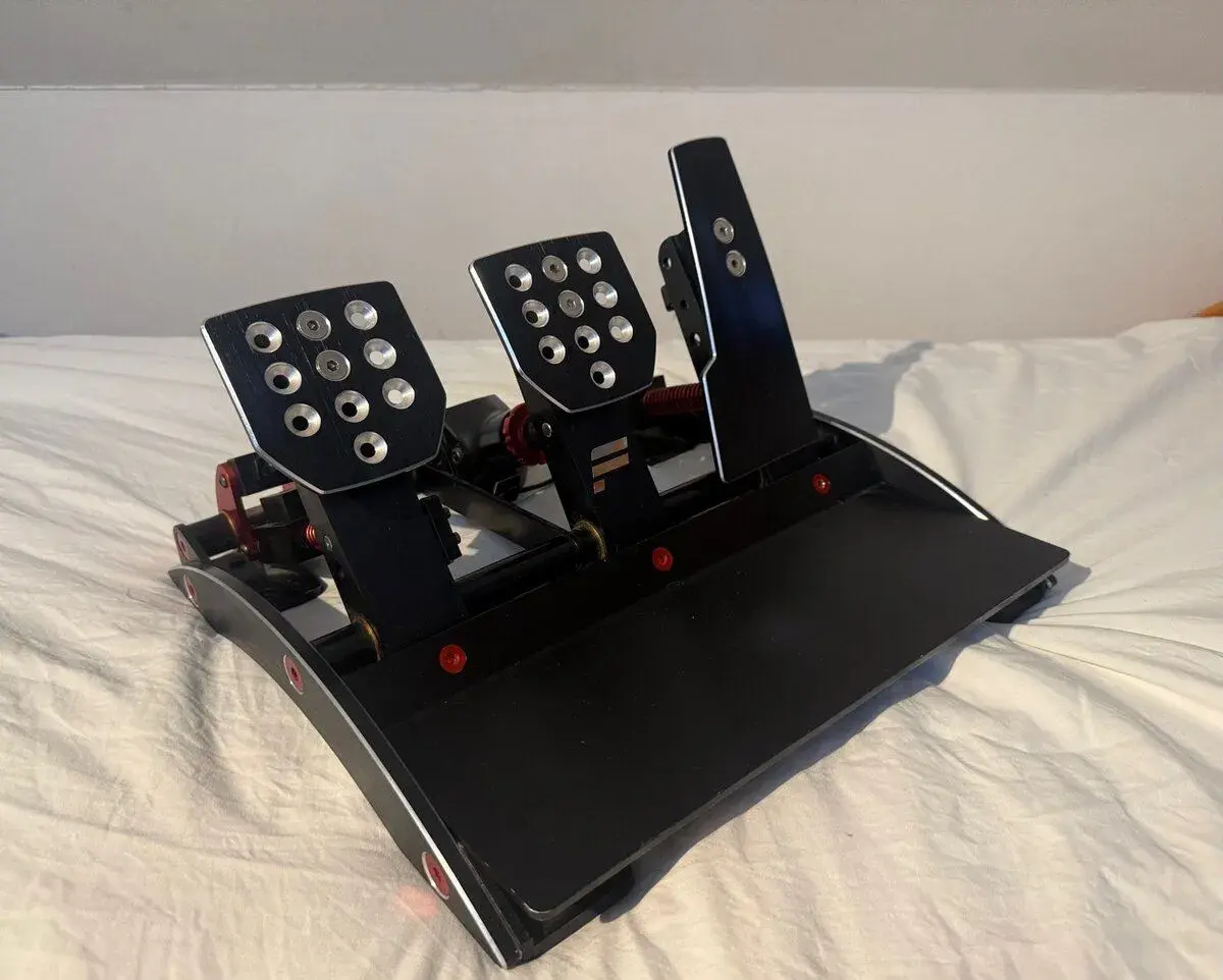 Fanatec v3 pedály Zanovni stav.