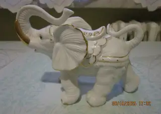 keramická soška slona