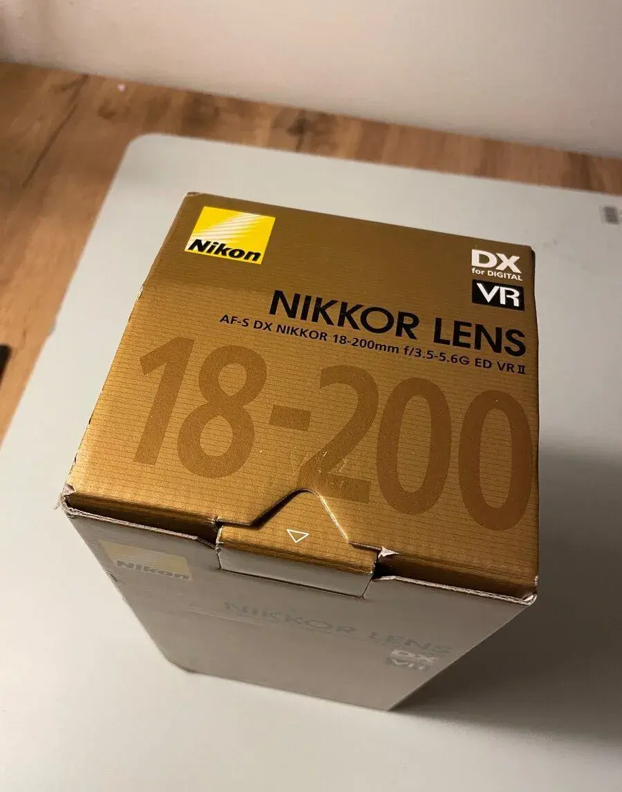 Objektiv Nikkor 18-200 VR II
